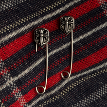 Cargar imagen en el visor de la galería, GOTH SAFETY PIN