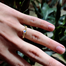Cargar imagen en el visor de la galería, ANILLO CORAZÓN ARCOÍRIS