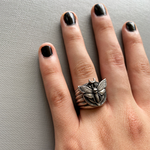 Cargar imagen en el visor de la galería, ANILLO MARIPOSA NOCTURNA