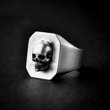 Cargar imagen en el visor de la galería, ANILLO SELLO CRANEO
