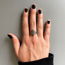 Cargar imagen en el visor de la galería, ANILLO TRIQUEL