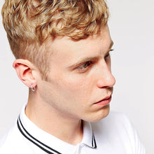 Cargar imagen en el visor de la galería, ARETE SIN PERFORACIÓN plata oro y negro