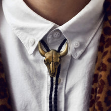 Cargar imagen en el visor de la galería, CORBATÍN CRÁNEO TORO