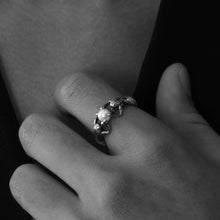 Cargar imagen en el visor de la galería, ANILLO SIRENAS PERLA