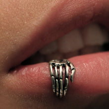 Cargar imagen en el visor de la galería, PIERCING FALSO LABIO ESQUELETO