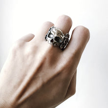 Cargar imagen en el visor de la galería, ANILLO CALAVERA FLORES
