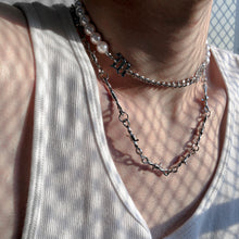 Cargar imagen en el visor de la galería, CADENA PERLAS GOTH