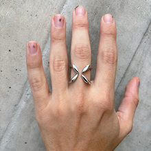 Cargar imagen en el visor de la galería, ANILLO MONOGRAM

