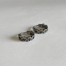 Cargar imagen en el visor de la galería, ARETE CRUCES ARRACADA
