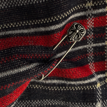 Cargar imagen en el visor de la galería, GOTH SAFETY PIN
