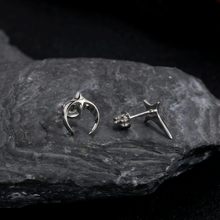 Cargar imagen en el visor de la galería, ARETES MOONCHILD
