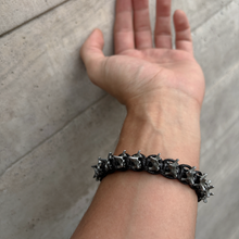 Cargar imagen en el visor de la galería, PULSERA SHARKBOY
