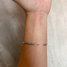 Cargar imagen en el visor de la galería, BRAZALETE ESPINAS
