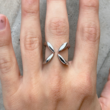 Cargar imagen en el visor de la galería, ANILLO MONOGRAM
