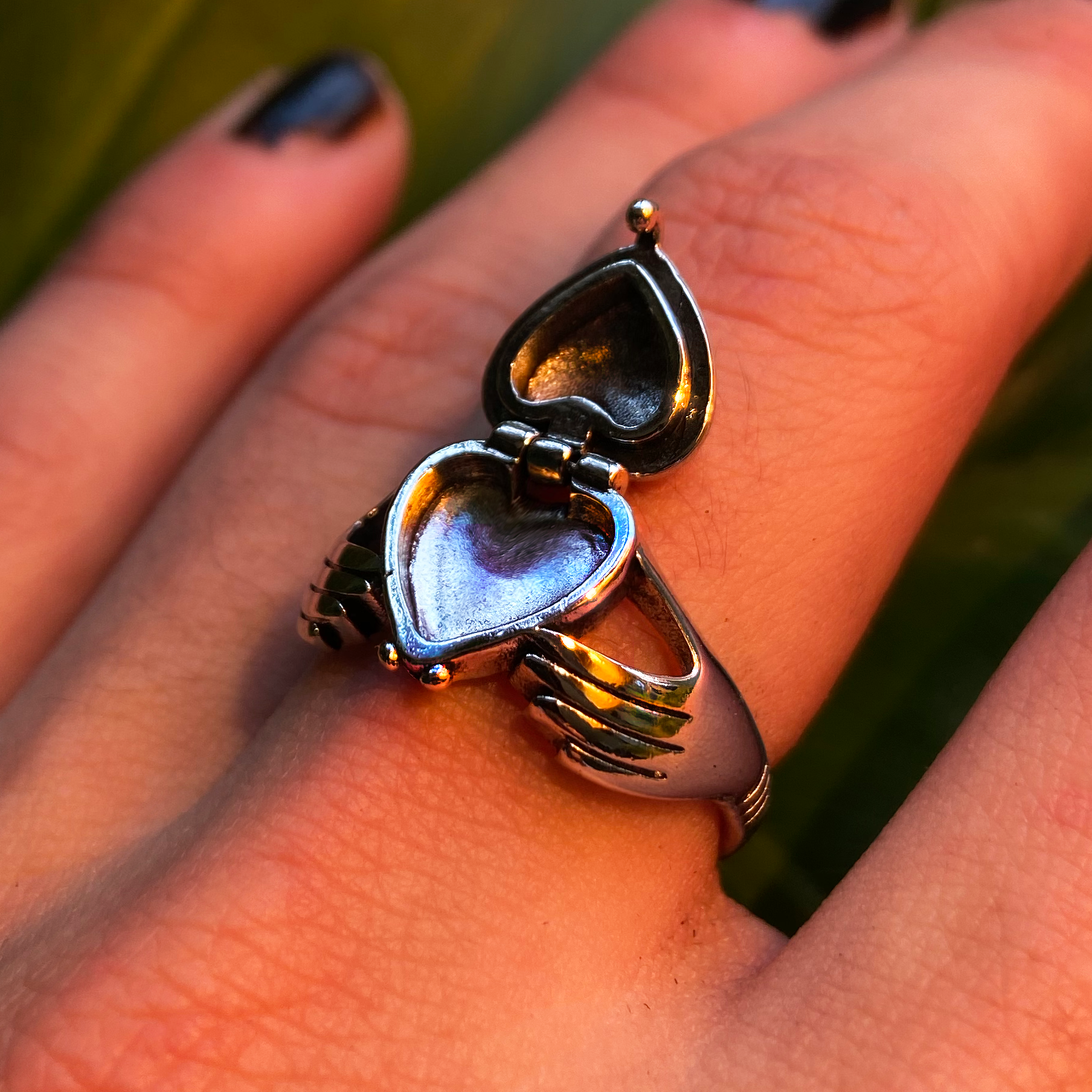 Corona Anillo Con Dos Manos Y Un Corazon Anillo Claddagh De Oro De